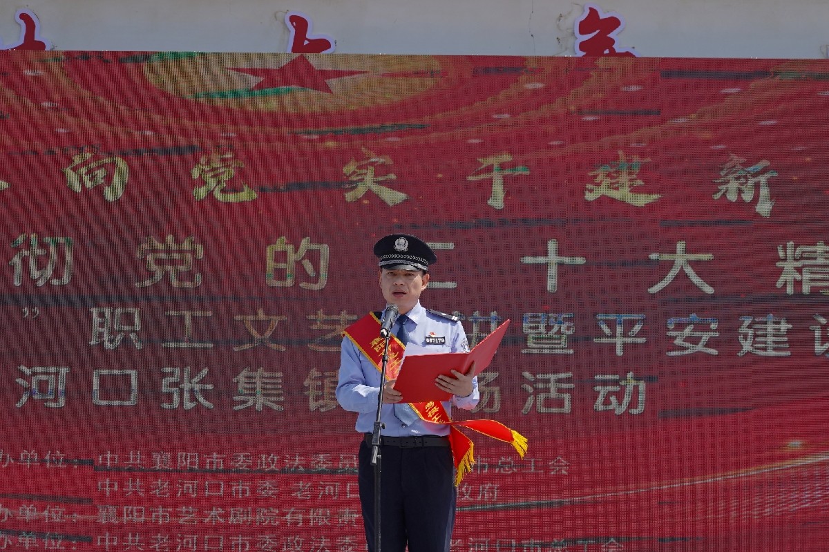 “全国职工职业道德建设标兵”、全国“最美基层民警”邱军宣讲 黄瑜摄_副本.jpg